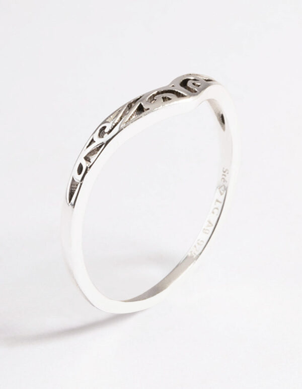 Swirl Detail Point Ring
