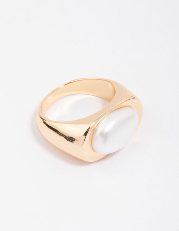 Oval Pearl Signet Ring