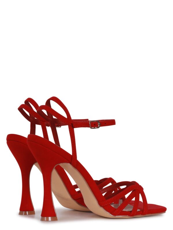 Elevate Your Summer Wardrobe with Heeled Sandals - Image 4