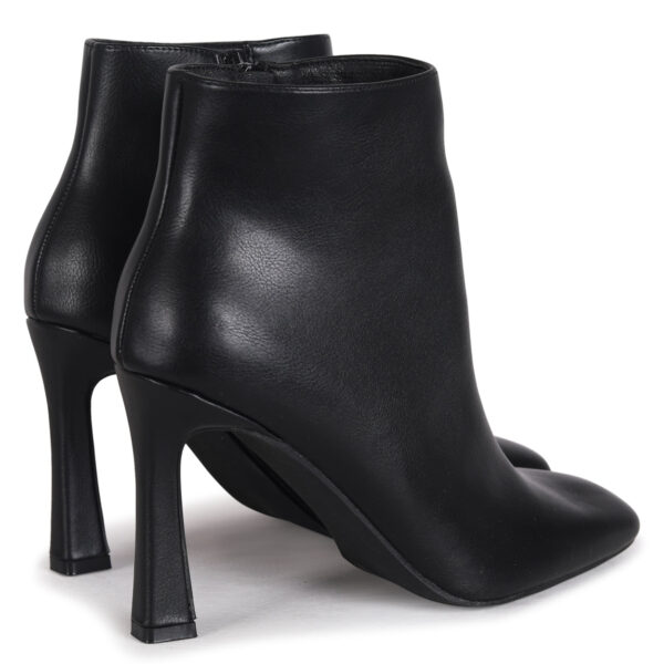 Waterproof Outdoor Boots – Ready for Any Weather Conditions - Image 4