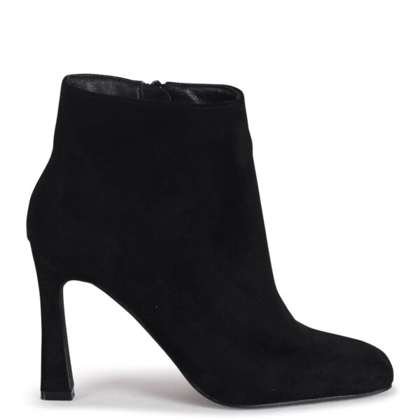 Sleek and Stylish Chelsea Boots – Perfect for Day-to-Night Looks - Image 2